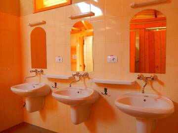 Фото номера Бунгало с 1 спальней и общей ванной комнатой Кемпинги Turul Guesthouse and Camping г. Remetea 6