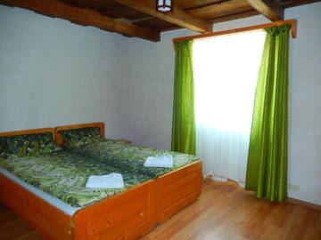 Фото номера Дом с 2 спальнями Кемпинги Turul Guesthouse and Camping г. Remetea 3