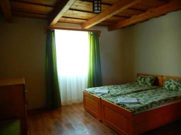 Фото номера Дом с 2 спальнями Кемпинги Turul Guesthouse and Camping г. Remetea 11