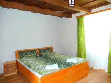 Фото номера Дом с 2 спальнями Кемпинги Turul Guesthouse and Camping г. Remetea 12