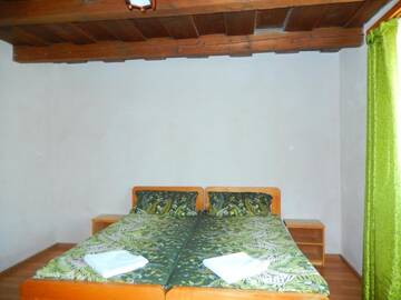 Фото номера Дом с 2 спальнями Кемпинги Turul Guesthouse and Camping г. Remetea 13