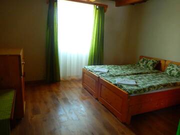 Фото номера Дом с 2 спальнями Кемпинги Turul Guesthouse and Camping г. Remetea 10